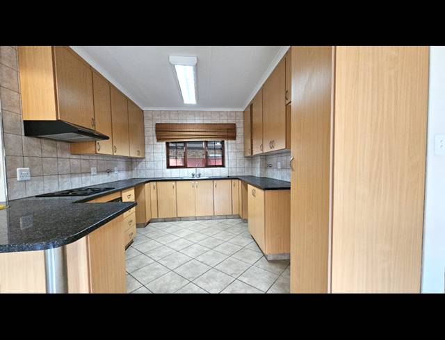 2 BEDROOM HOUSE RENTED IN MORELETA PARK